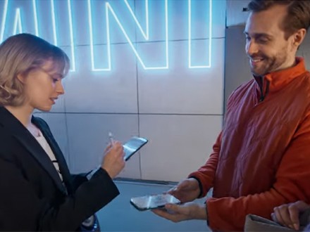 Individuální konzultace tři osoby v rozhovoru